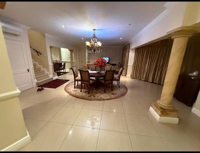 3 BEDROOM APARTMENT FOR SALE IN HYDE PARK